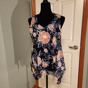 Emi & Ice Floral stretch flowing tank top.